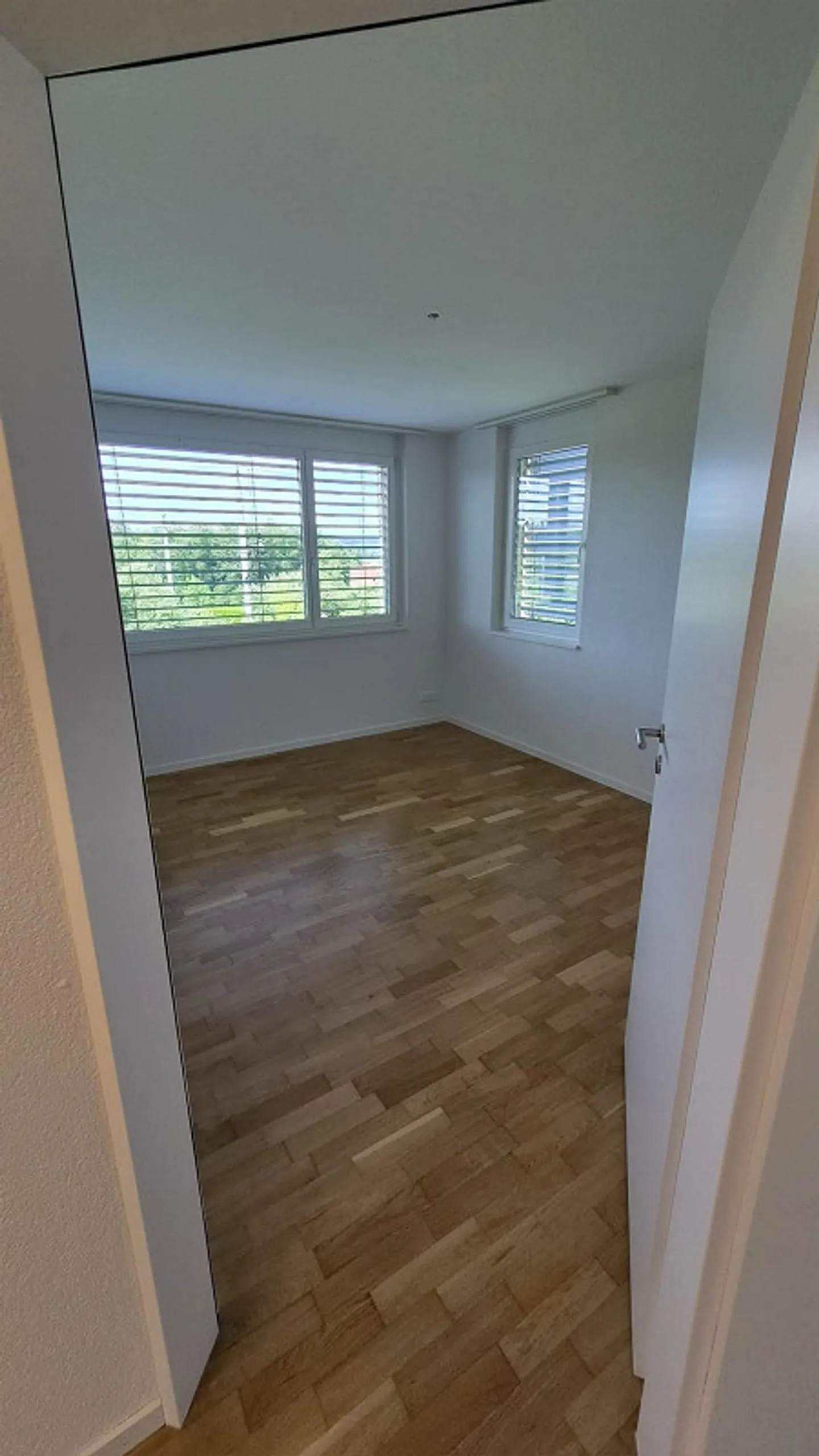 Appartamento soleggiato di 4,5 stanze al 1° piano in un quartiere tranquillo - Foto 12 di 17
