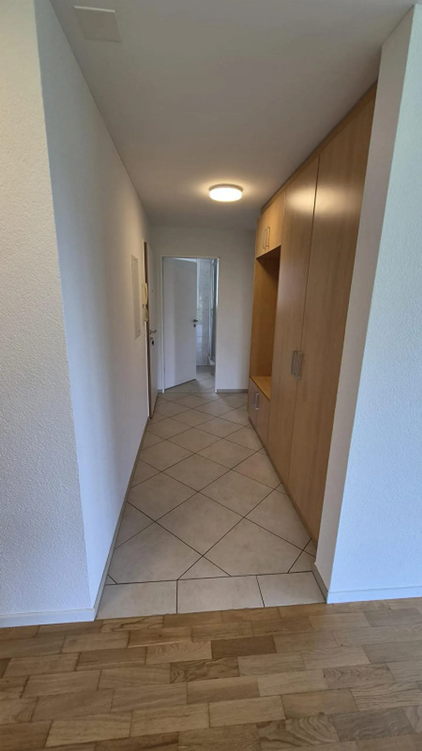 Appartamento soleggiato di 4,5 stanze al 1° piano in un quartiere tranquillo - Foto 16 di 17