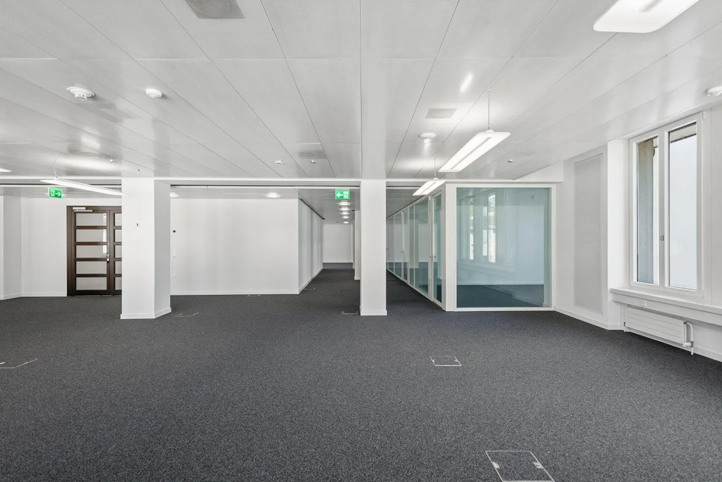 Bureaux prêts à emménager dans un emplacement privilégié - Photo 3 sur 7