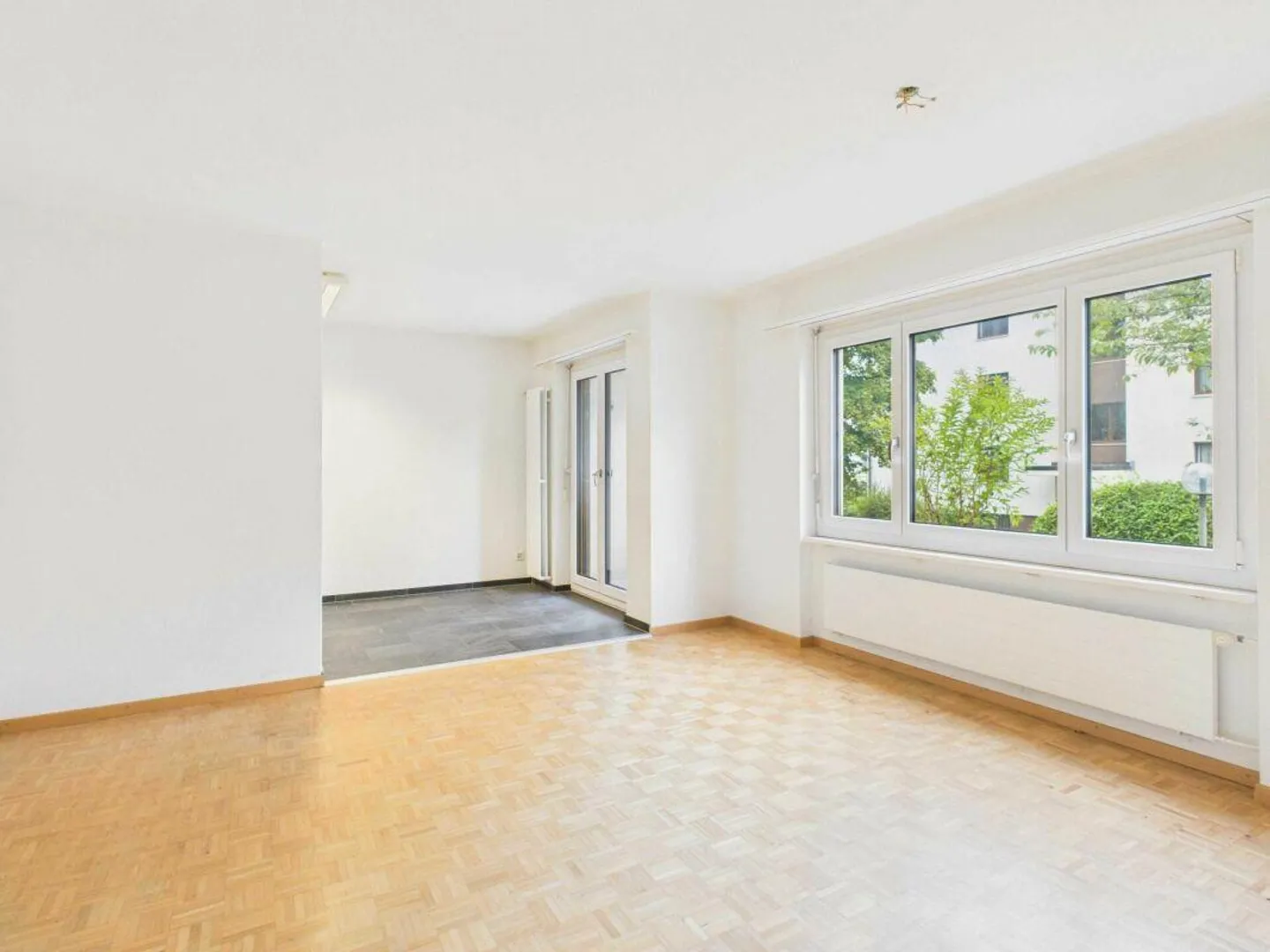 Freshly renovated 2-room apartment with charm in Bütschwil - Photo 4 of 7