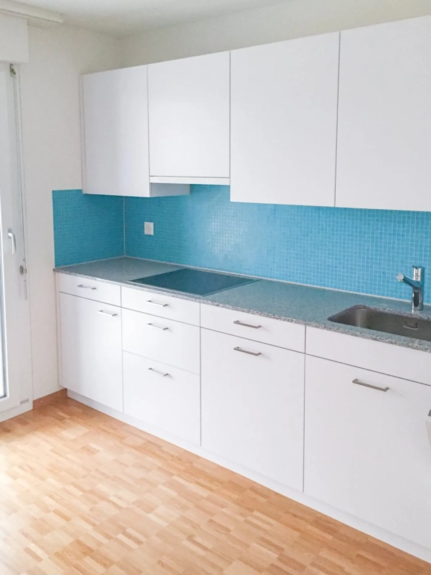 Appartement moderne 2.5 pièces avec balcon spacieux - Photo 3 sur 13