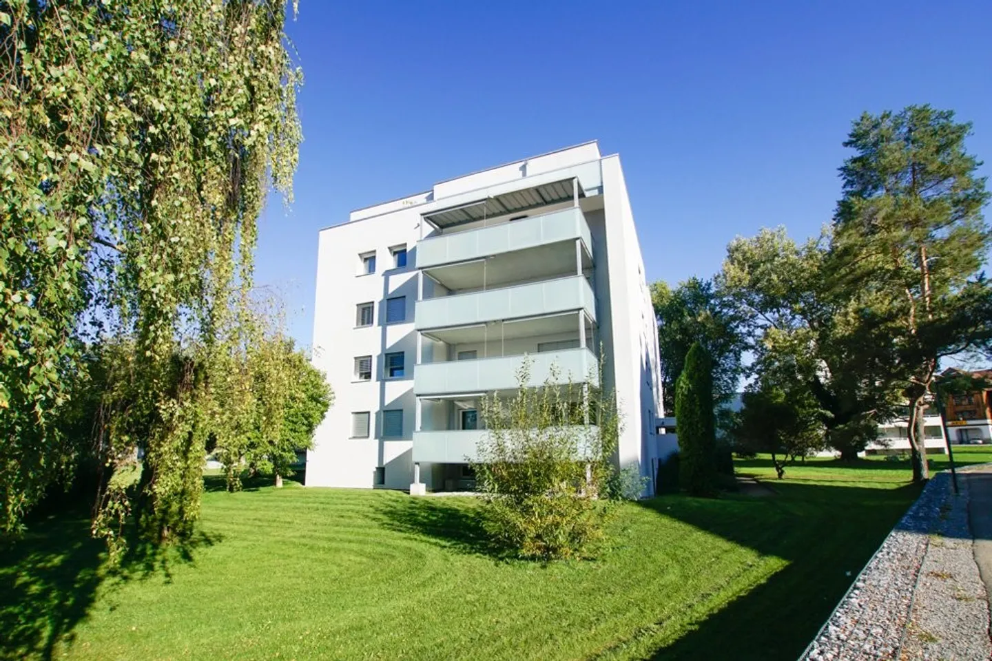 Appartement moderne 2.5 pièces avec balcon spacieux - Photo 5 sur 13