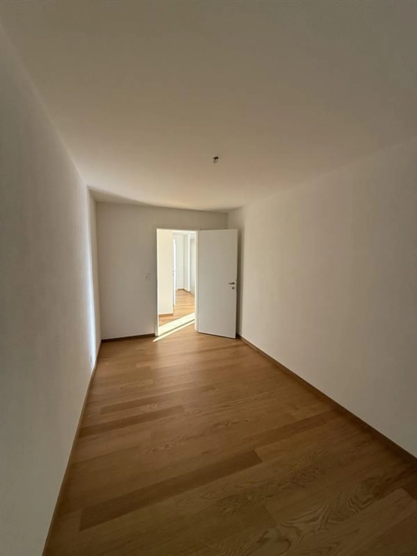 Appartement calme de 3,5 pièces dans un emplacement privilégié : La vie urbaine rencontre l'idylle naturelle - Photo 6 sur 8