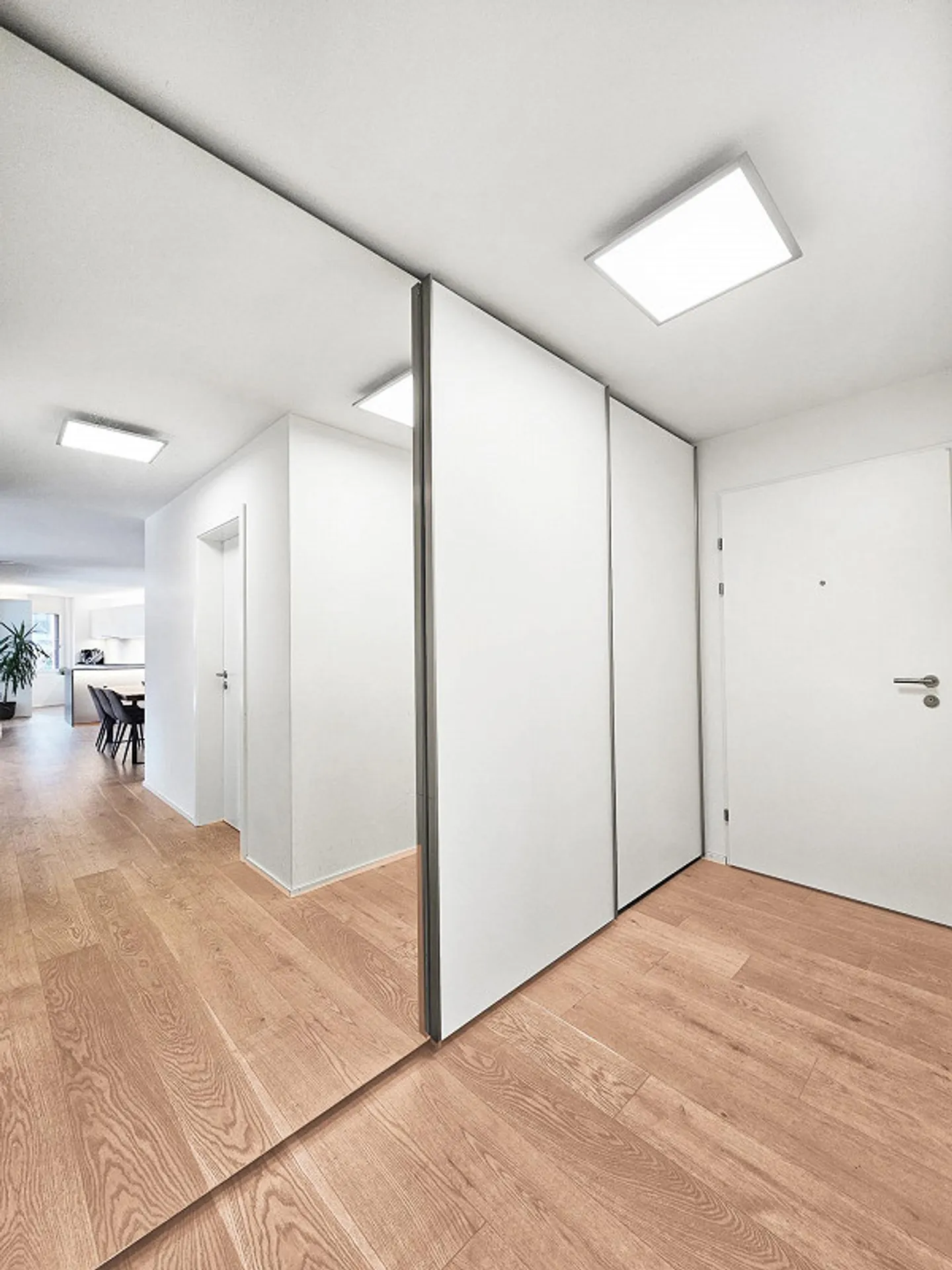 Sunny Garden Apartment - Elegance Meets Comfort - Photo 5 of 10