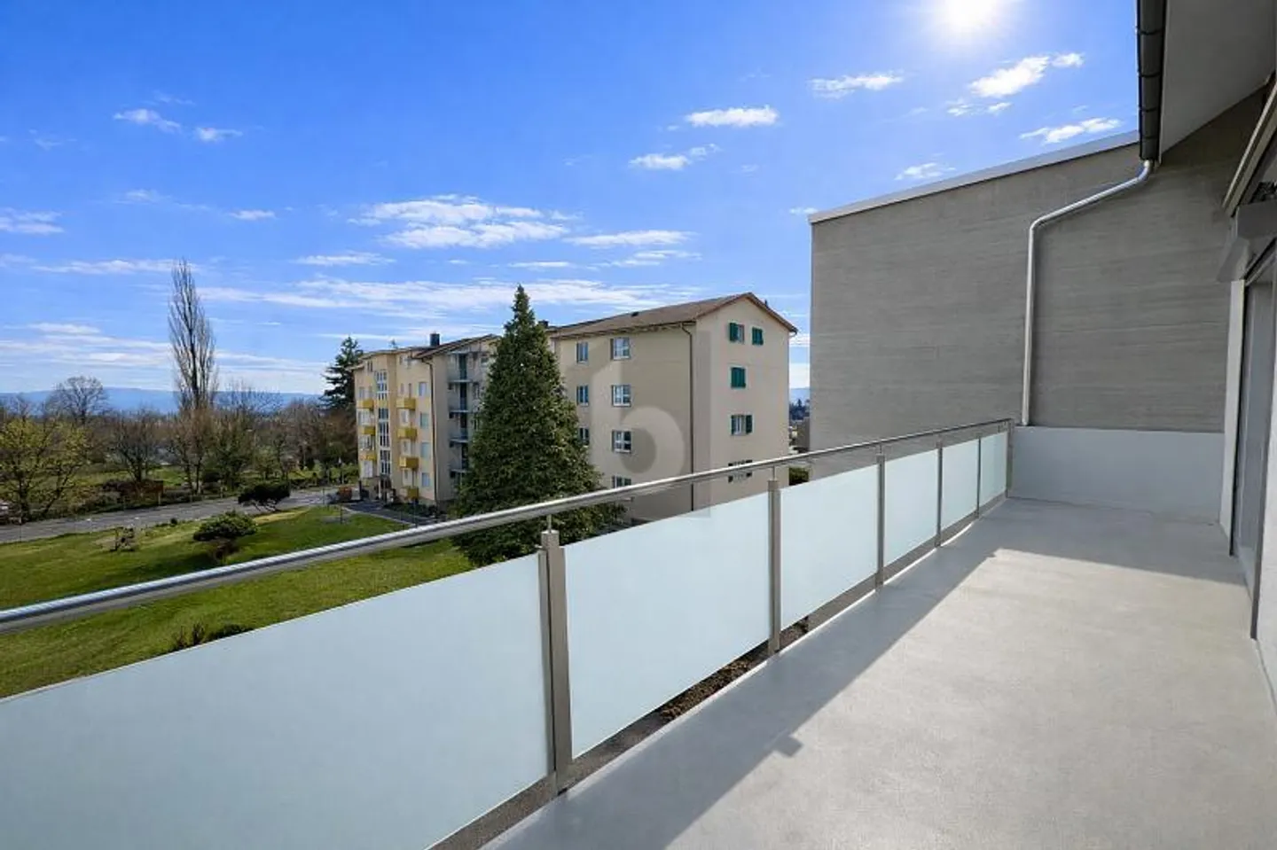 Helle Wohnung mit grossem Balkon - Foto 1 von 6