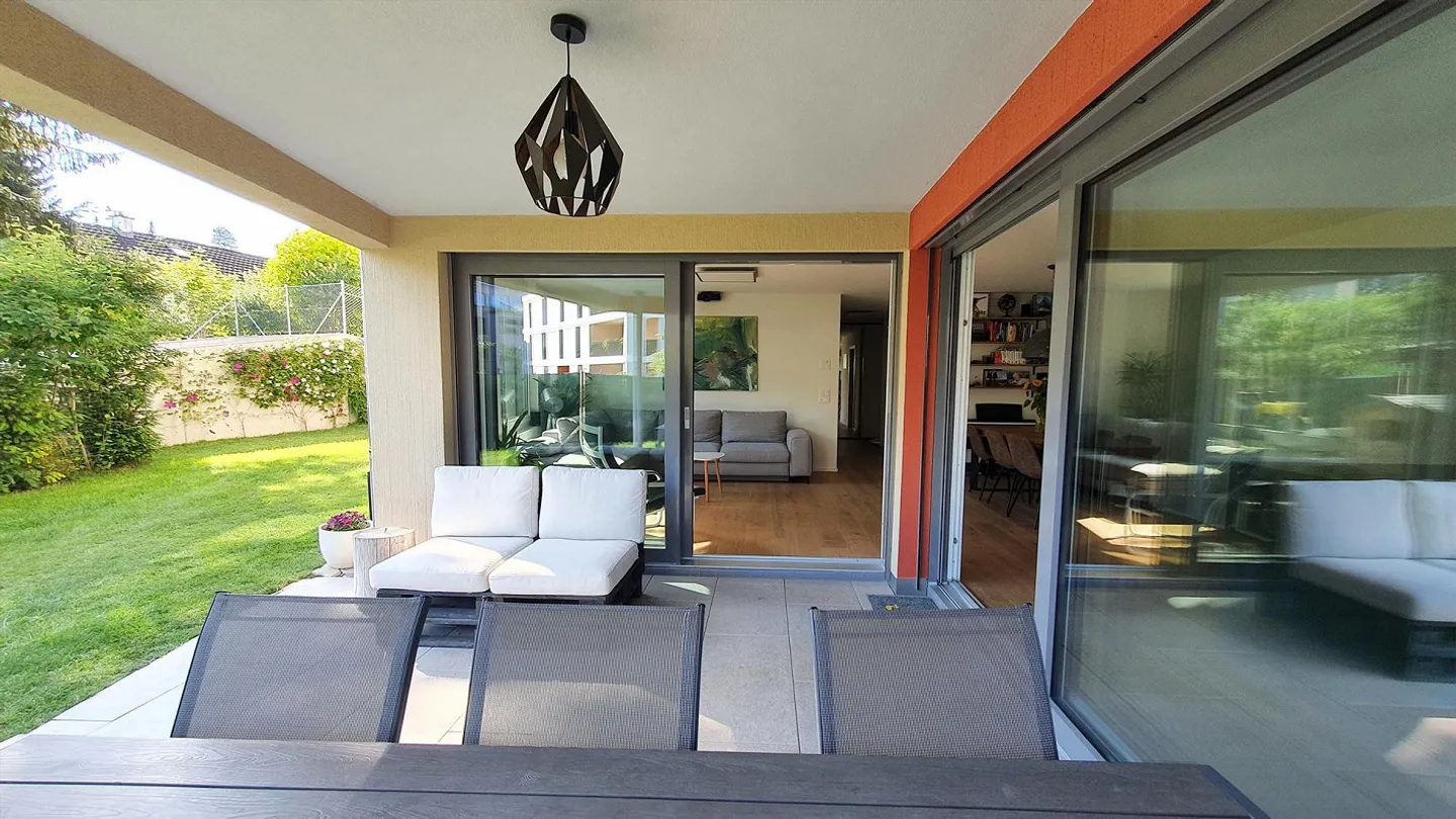 Sunny Garden Apartment - Elegance Meets Comfort - Photo 2 of 10