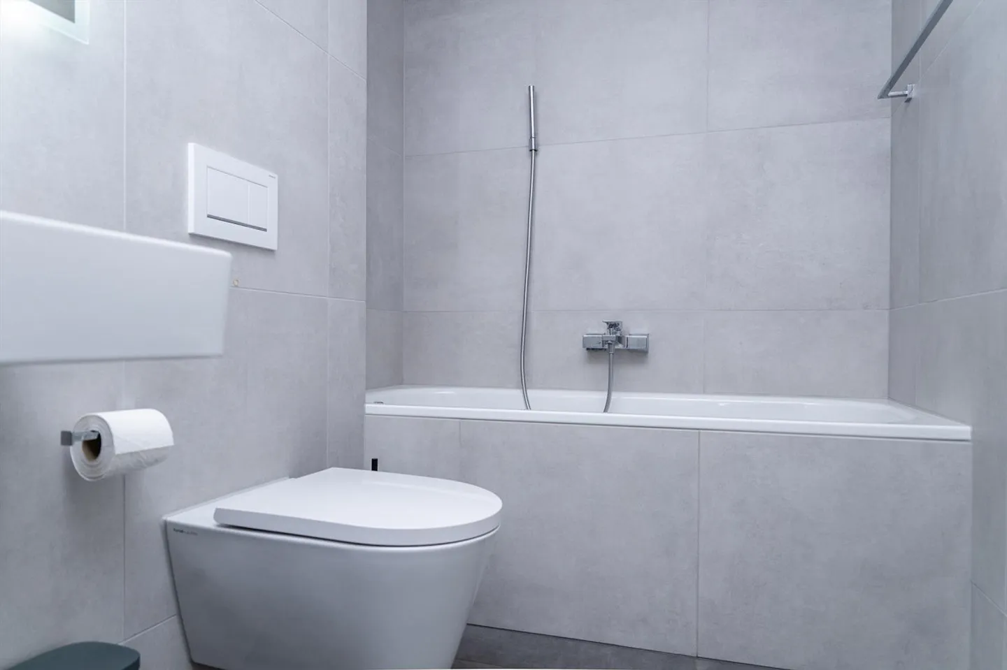 Sunny Garden Apartment - Elegance Meets Comfort - Photo 9 of 10