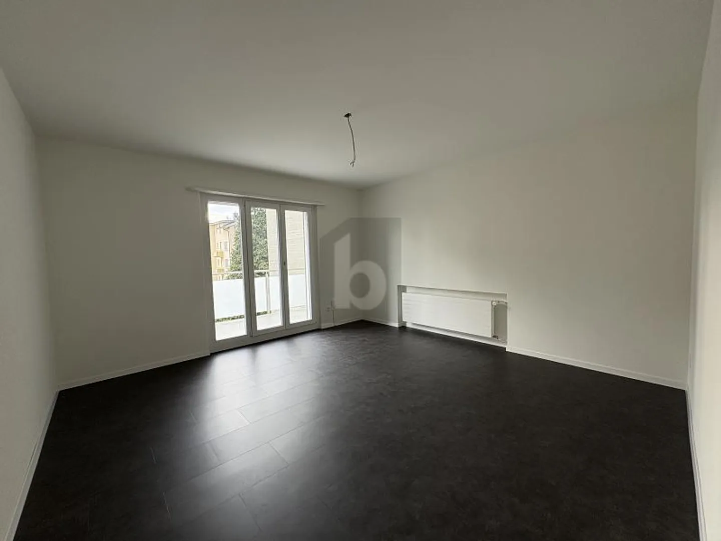 Helle Wohnung mit grossem Balkon - Foto 2 von 6