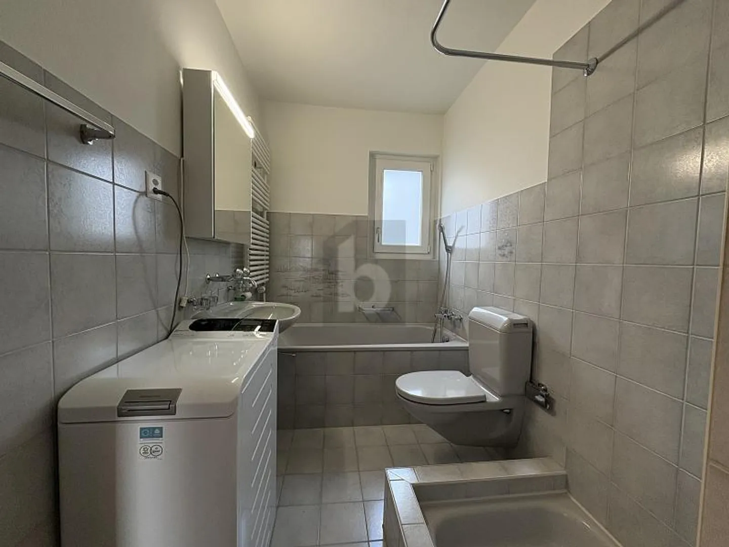 Helle Wohnung mit grossem Balkon - Foto 3 von 6