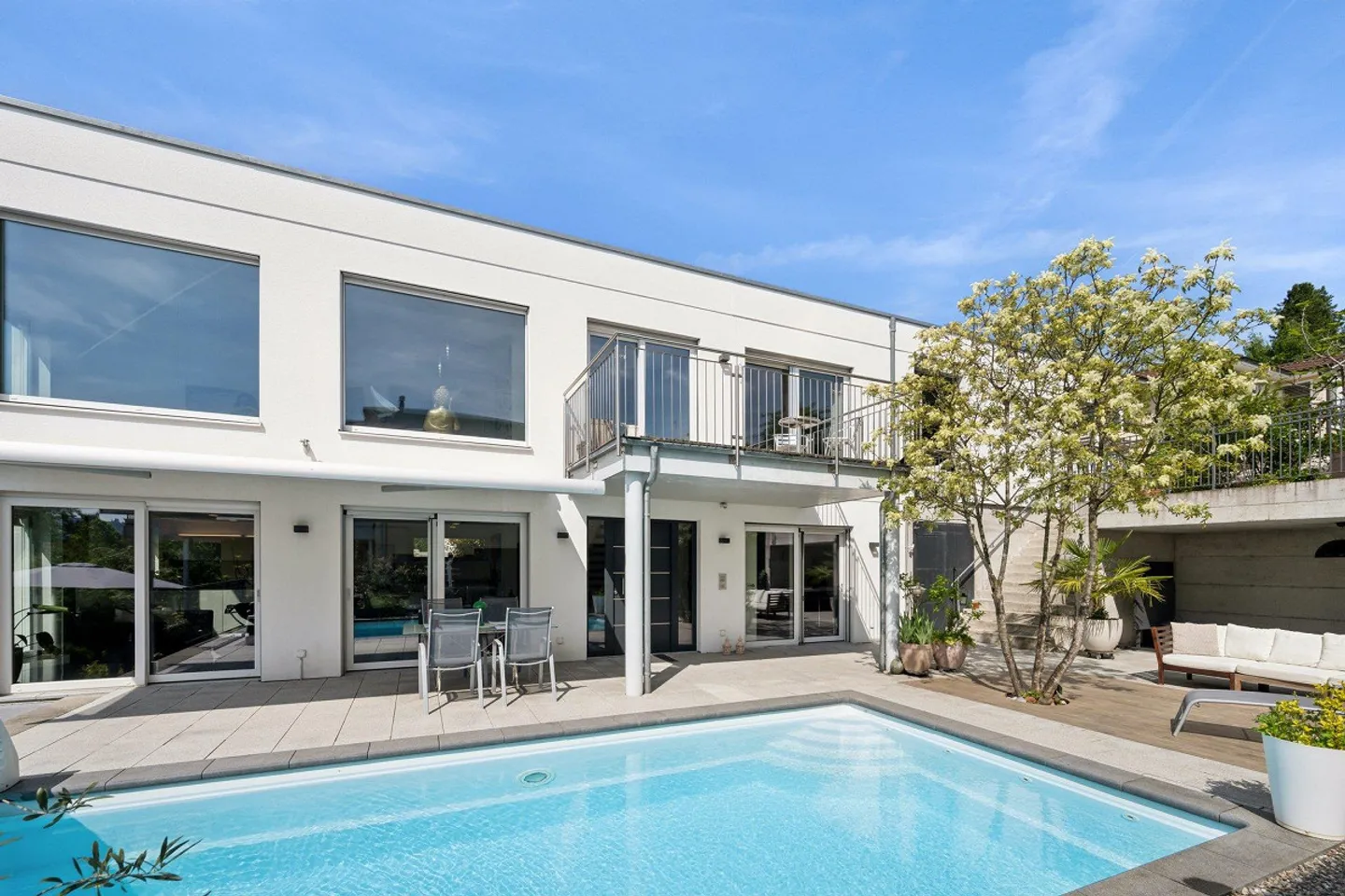 Modernes Design trifft auf Wohnkomfort - Foto 13 von 15