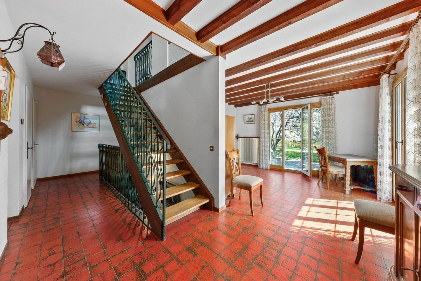 En Co-exclusivité: Spacieuse Maison familiale avec forêt attenante - Photo 7 sur 13