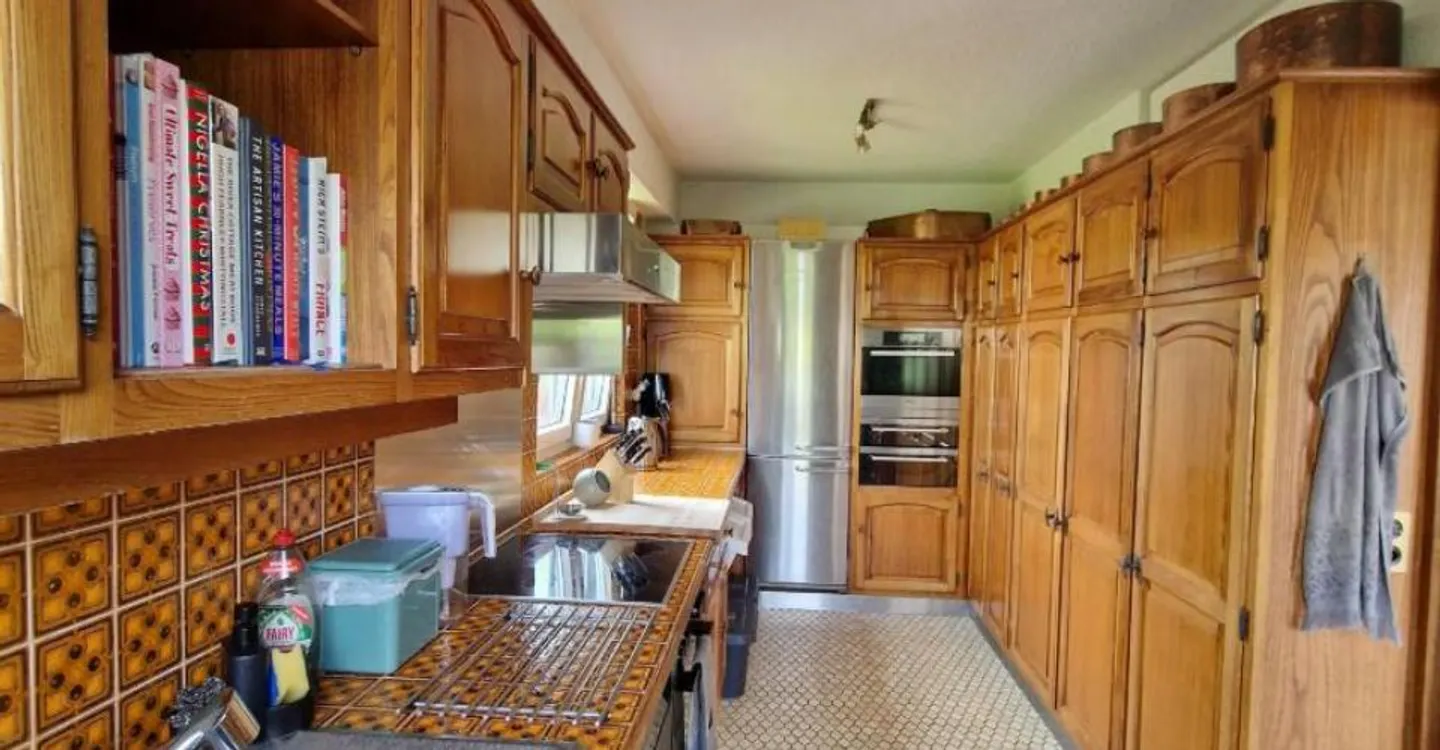 Spacious individual property with medical office - Photo 7 of 12