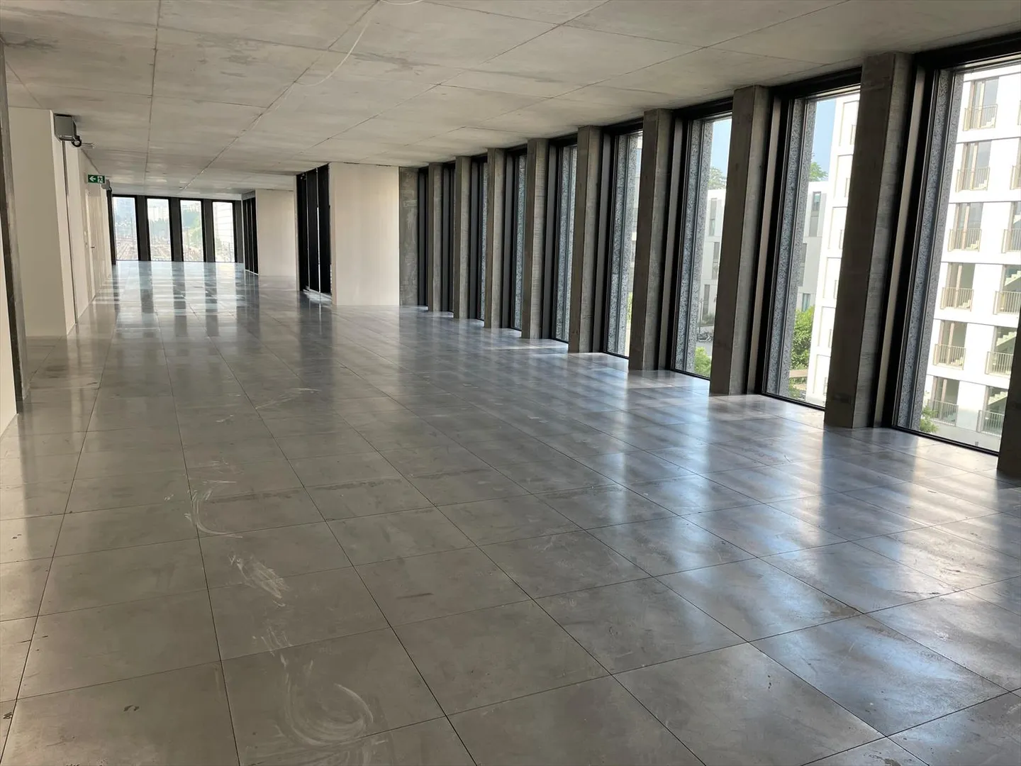 Bright new offices of 345 m2 just steps from the Lancy Pont-Rouge train station - Photo 2 of 5