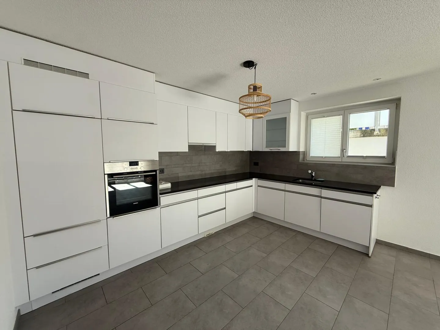 Tavannes, wunderschönes 3.5-Zimmer-Apartment im Erdgeschoss mit Terrasse - Foto 1 von 7