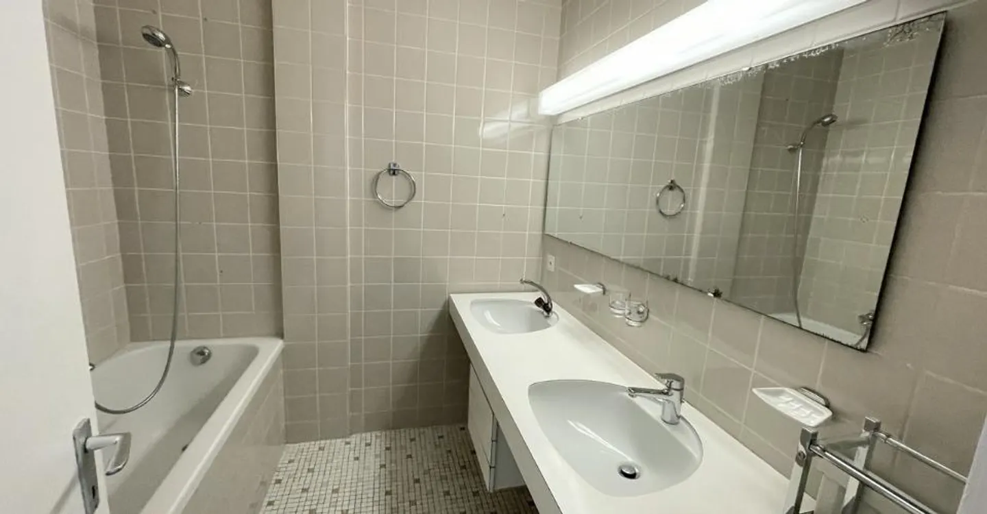 3,5-Zimmer-Wohnung mit Balkon im Herzen von Fribourg - Foto 4 von 5
