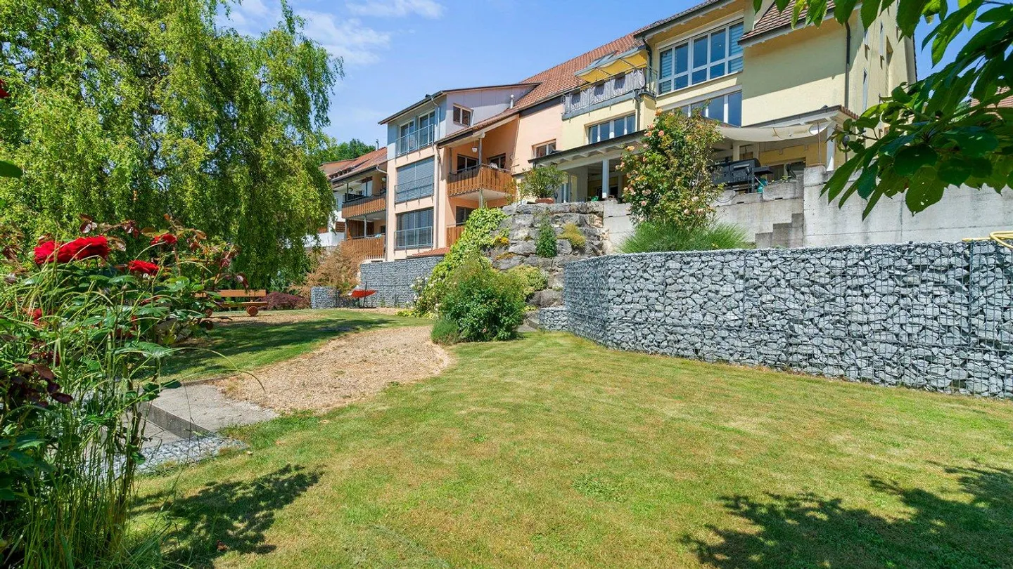 AgentSelly - Generous Oasis with Great Family Garden - Photo 11 of 13