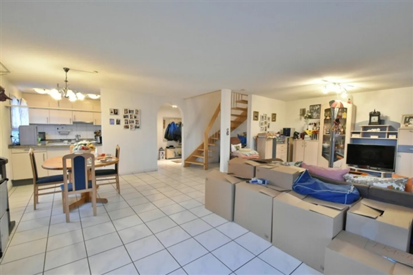 Spacious 4.5-room maisonette apartment in a central location! - Photo 3 of 12