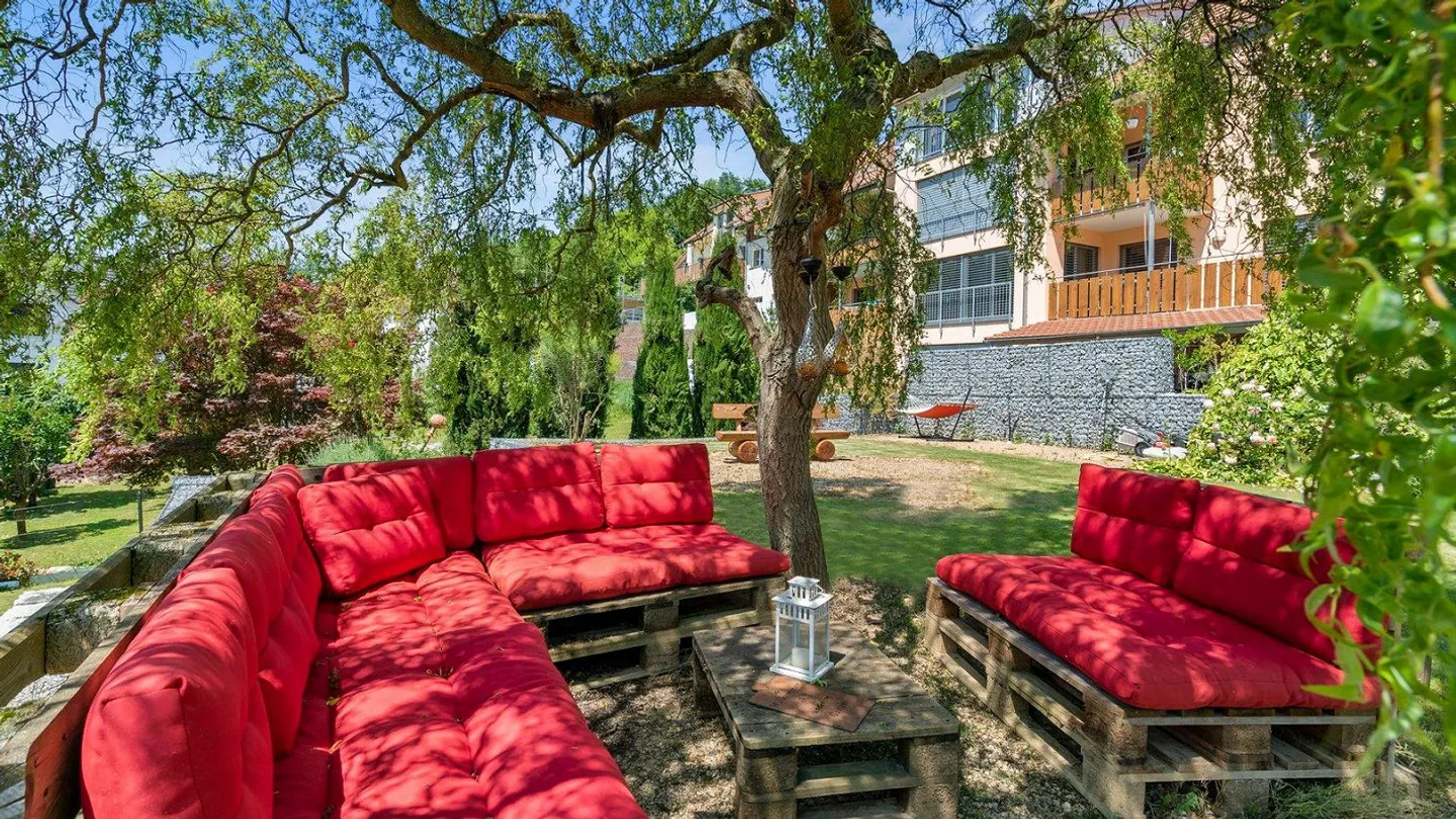 AgentSelly - Generous Oasis with Great Family Garden - Photo 12 of 13