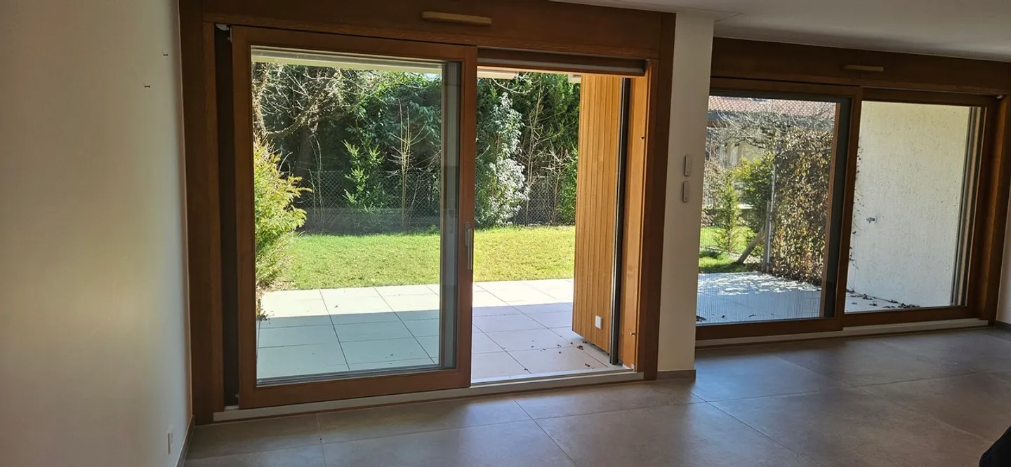 Appartamento moderno con giardino di 3 stanze - Foto 3 di 12