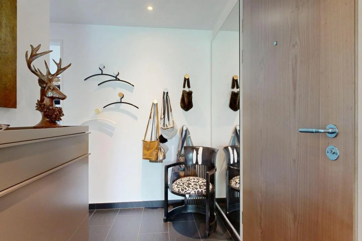 Modern condominium with various amenities - Photo 6 of 18