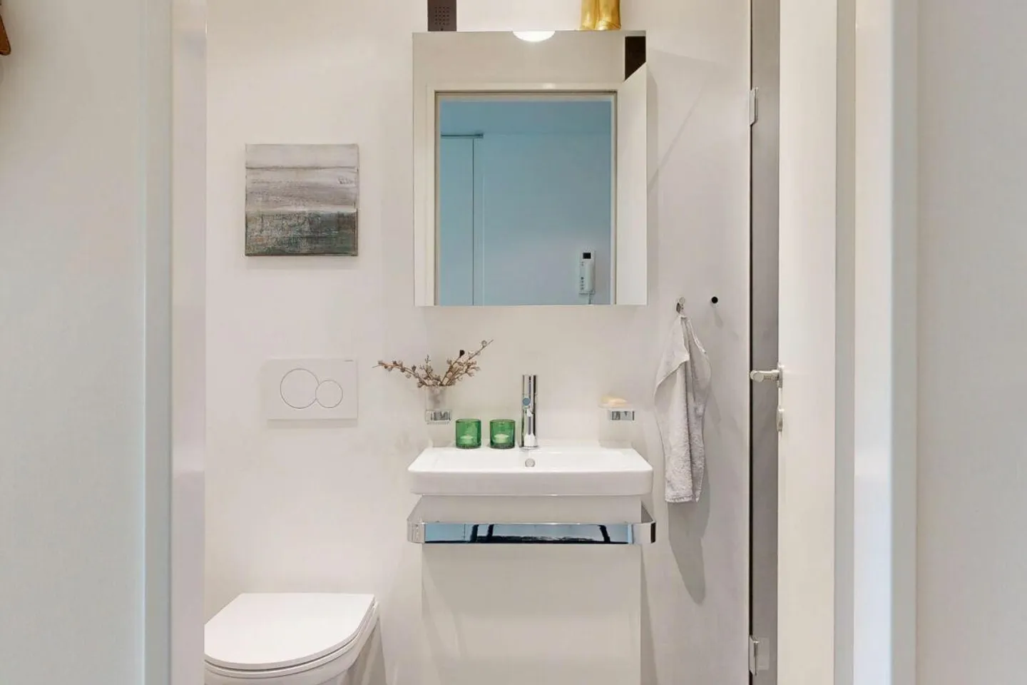 Modern condominium with various amenities - Photo 7 of 18