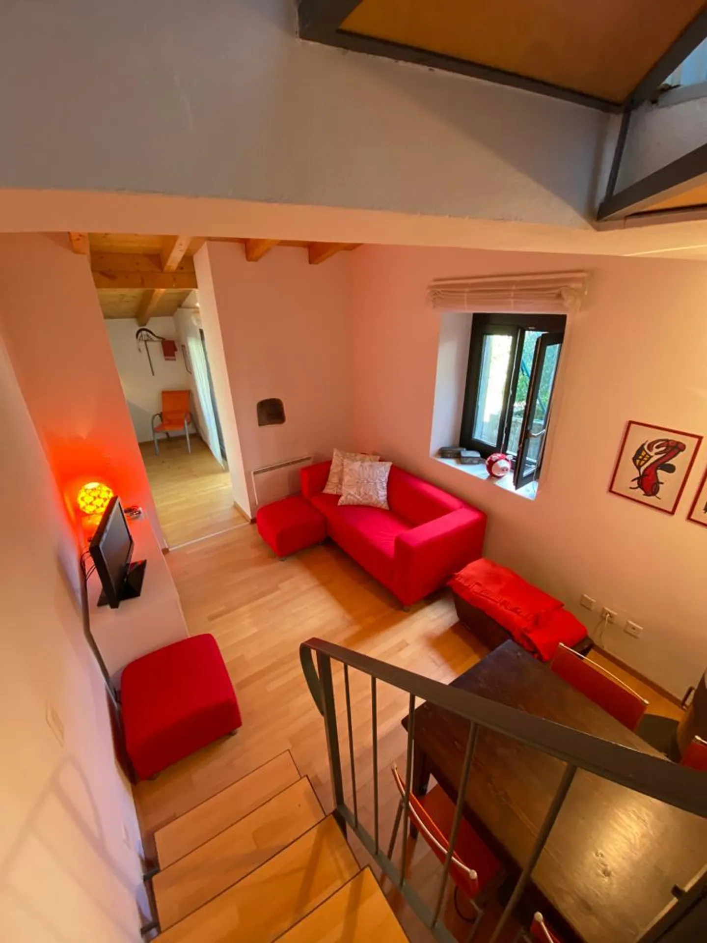 Maison individuelle avec meubles, véranda et jardin privé dans un emplacement calme et ensoleillé - Photo 2 sur 17