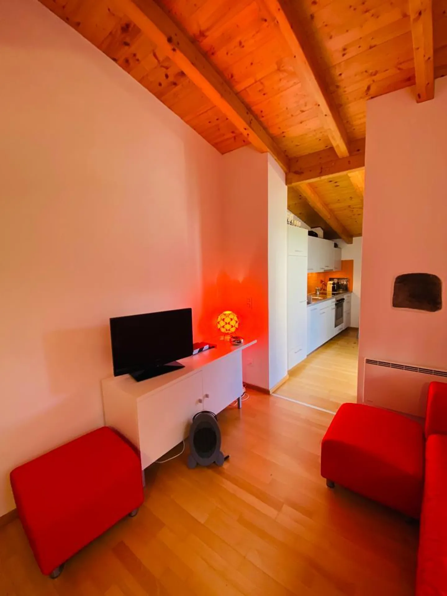 Maison individuelle avec meubles, véranda et jardin privé dans un emplacement calme et ensoleillé - Photo 3 sur 17