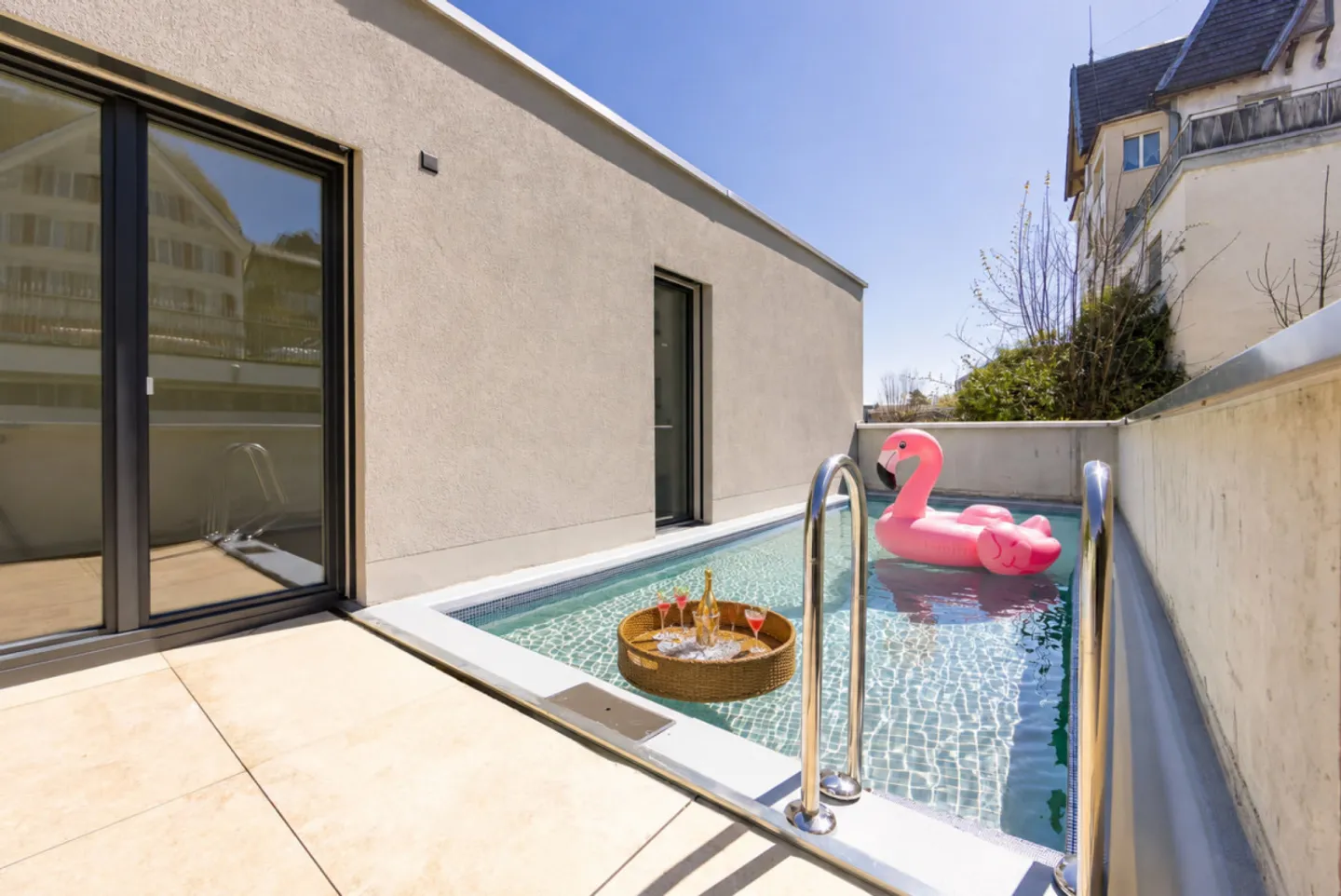 LOGENPLATZ AU-DESSUS DU LAC DE CONSTANCE : PENTHOUSE PANORAMIQUE AVEC PISCINE PRIVÉE - Photo 1 sur 11