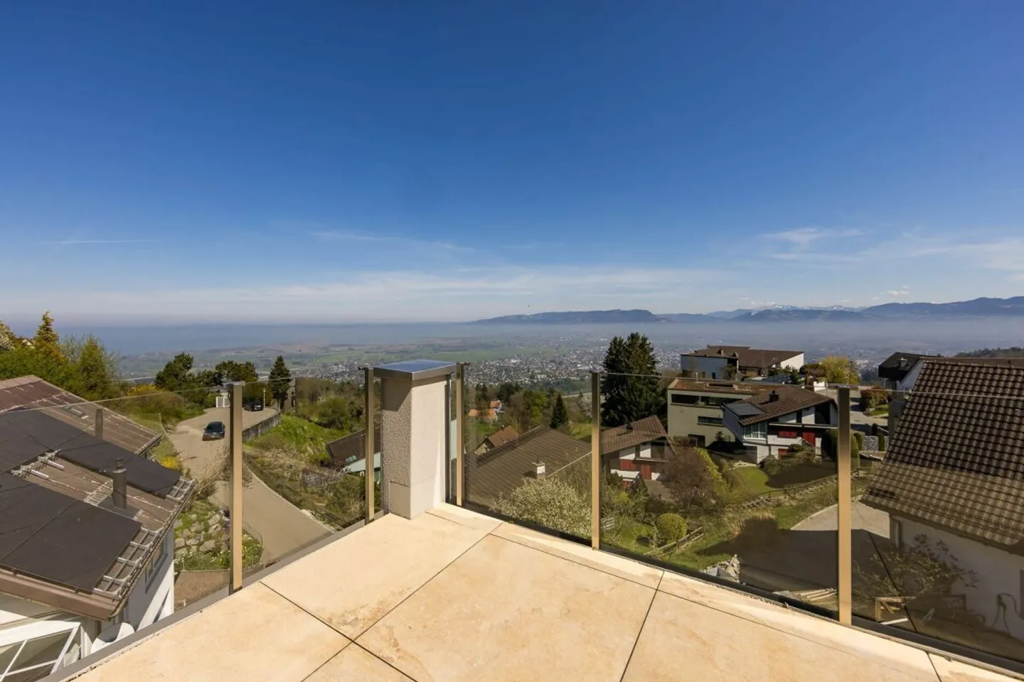 LOGENPLATZ AU-DESSUS DU LAC DE CONSTANCE : PENTHOUSE PANORAMIQUE AVEC PISCINE PRIVÉE - Photo 8 sur 11