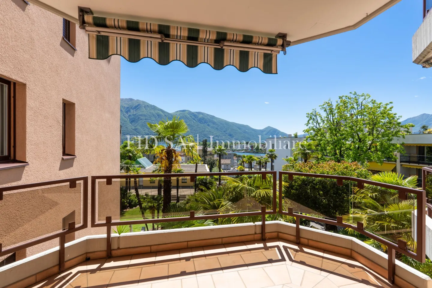 MURALTO - Apartment with lake view near train station and lakeside promenade - Photo 1 of 12