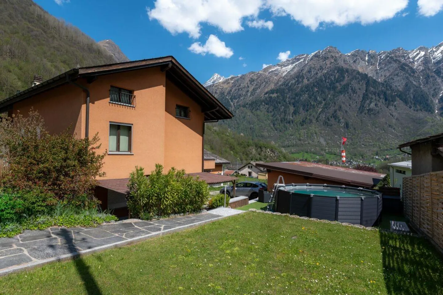 Scopri la tua oasi di spazio e comfort a Olivone - Foto 1 di 19