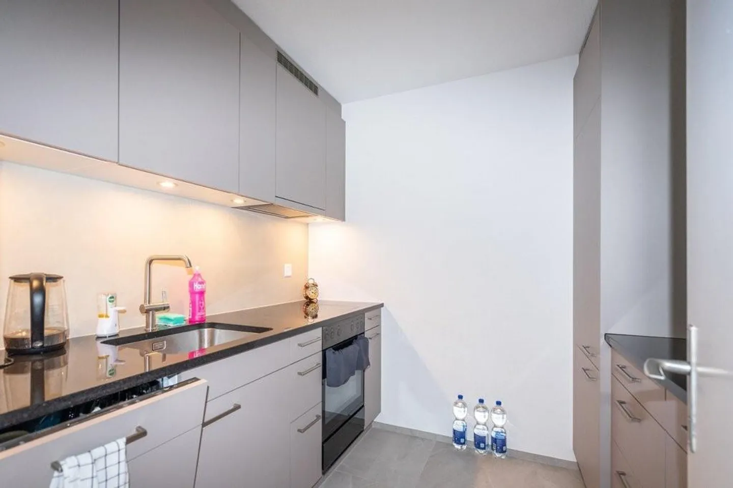 Appartamento 4.5 stanze come nuovo con balcone - La tua nuova casa a Köniz! - Foto 2 di 10