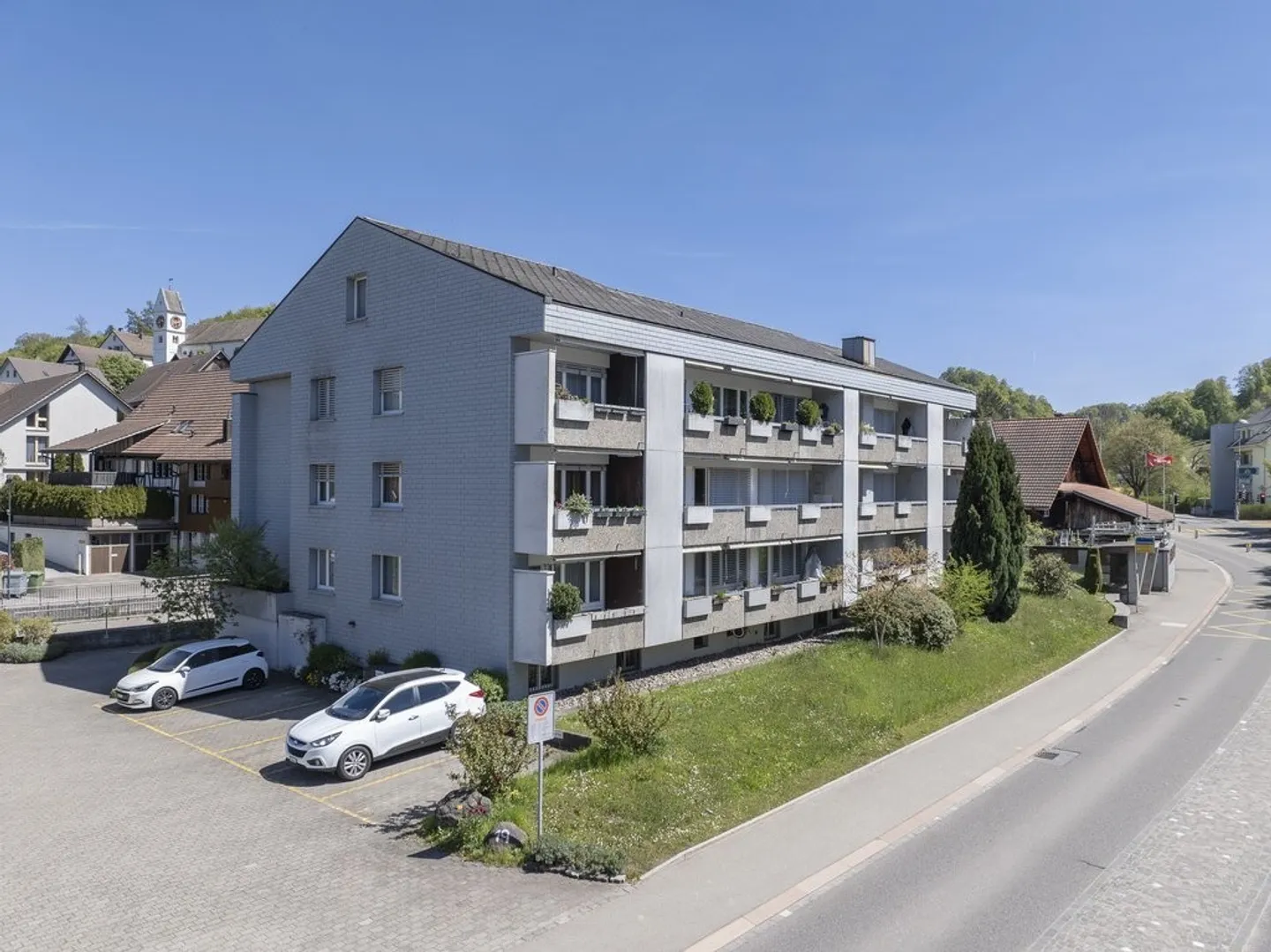Attraktive Renditeliegenschaft mit stabilem Mietermix - Photo 1 sur 11