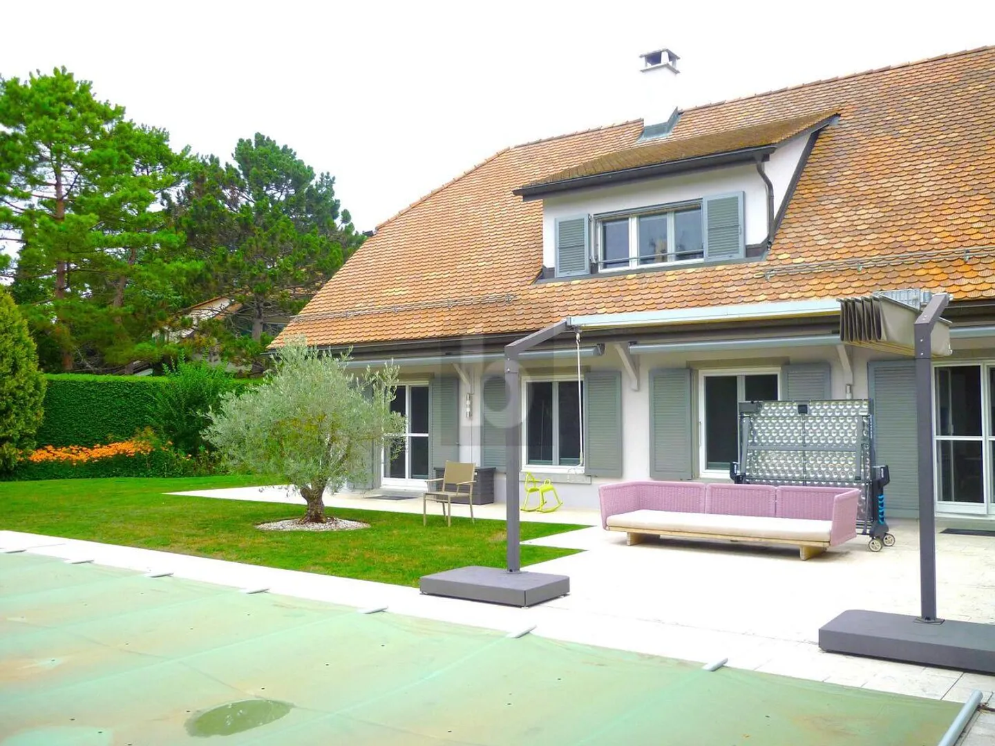 INDIVIDUALE, CON GIARDINO E PISCINA - Foto 1 di 6