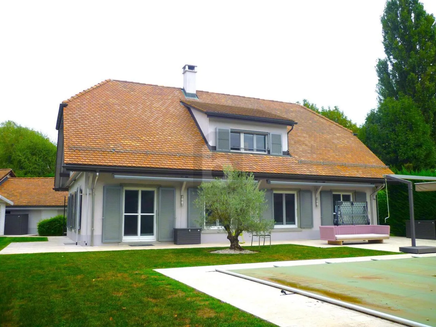 INDIVIDUALE, CON GIARDINO E PISCINA - Foto 2 di 6
