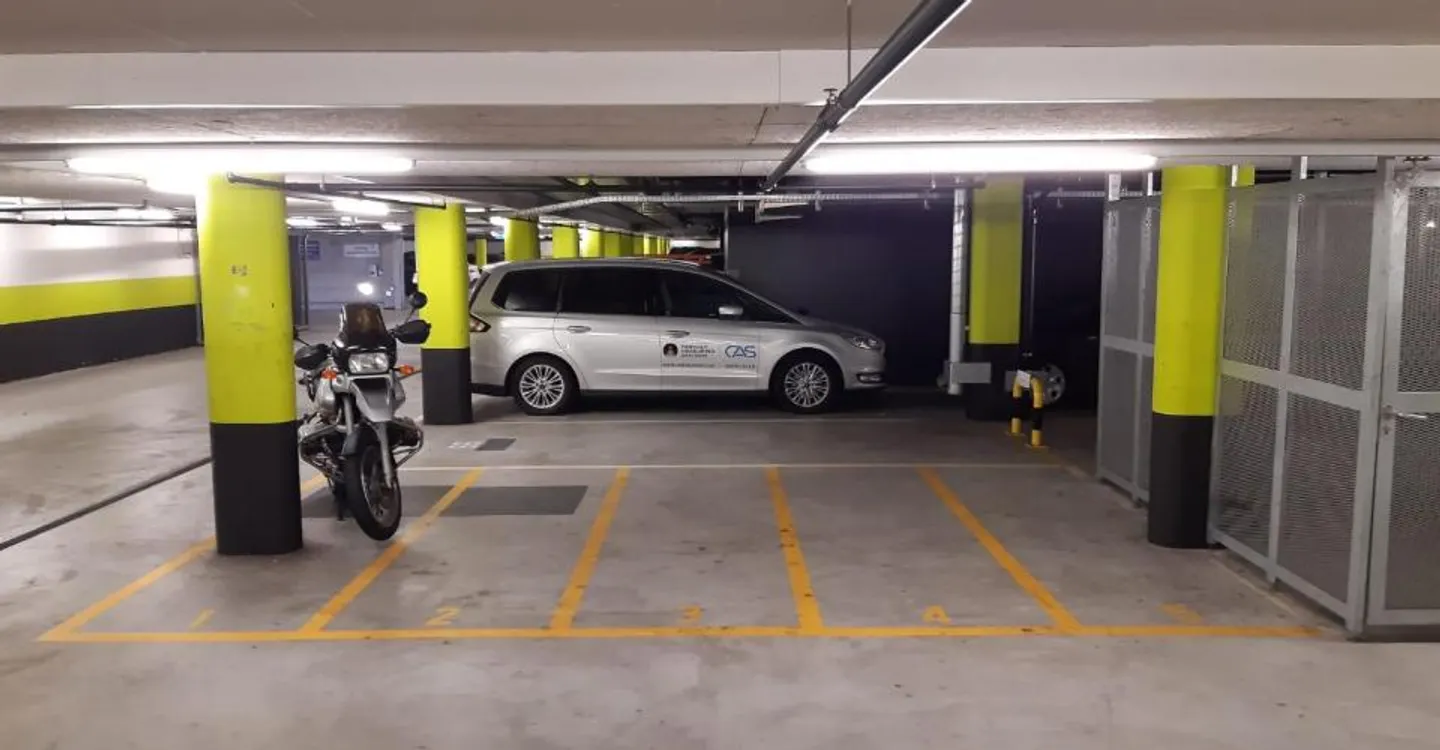 Place de parking pour moto à Zurich - Photo 5 sur 6