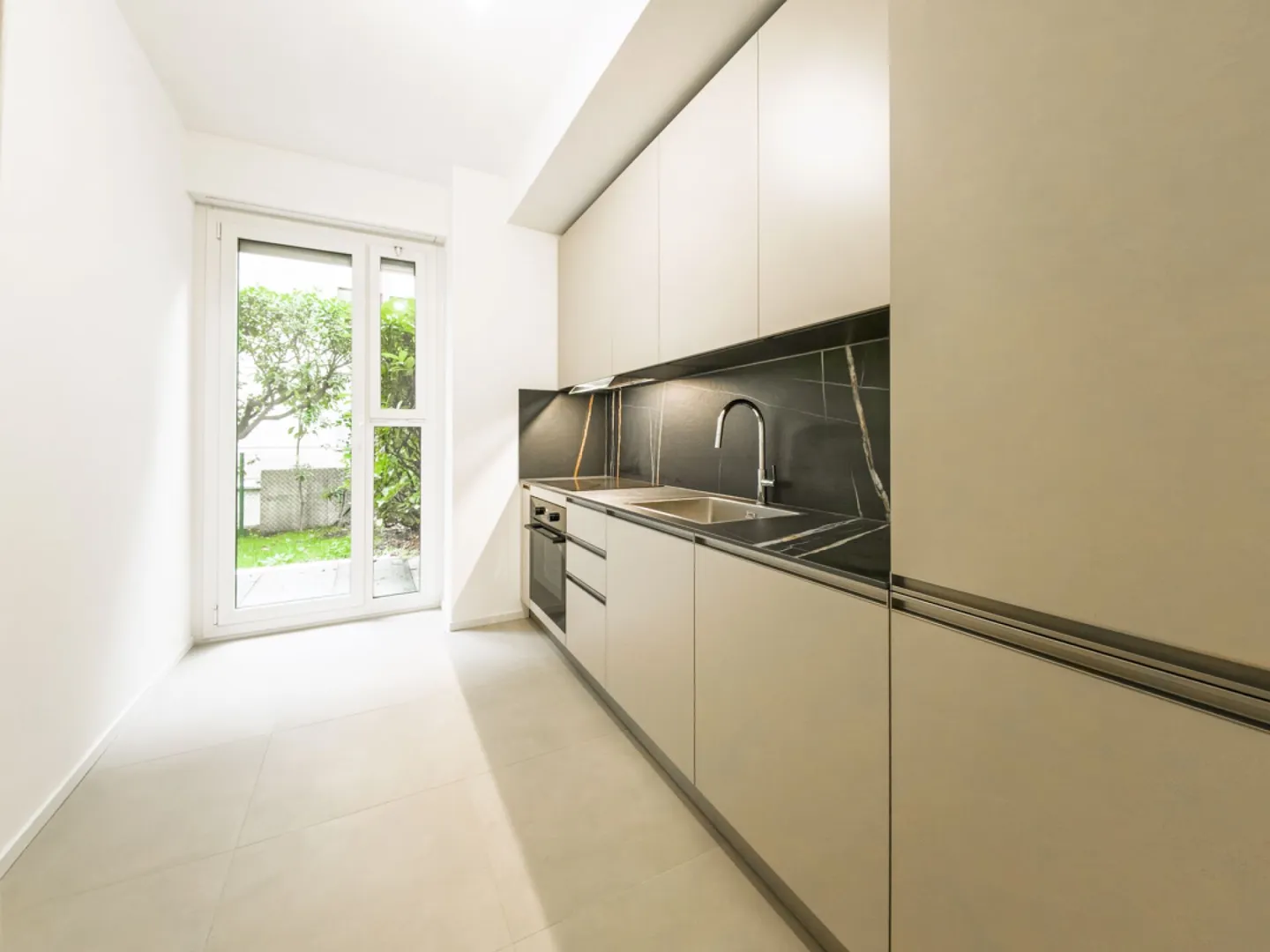 Appartement magnifiquement rénové avec jardin privé - Photo 1 sur 8