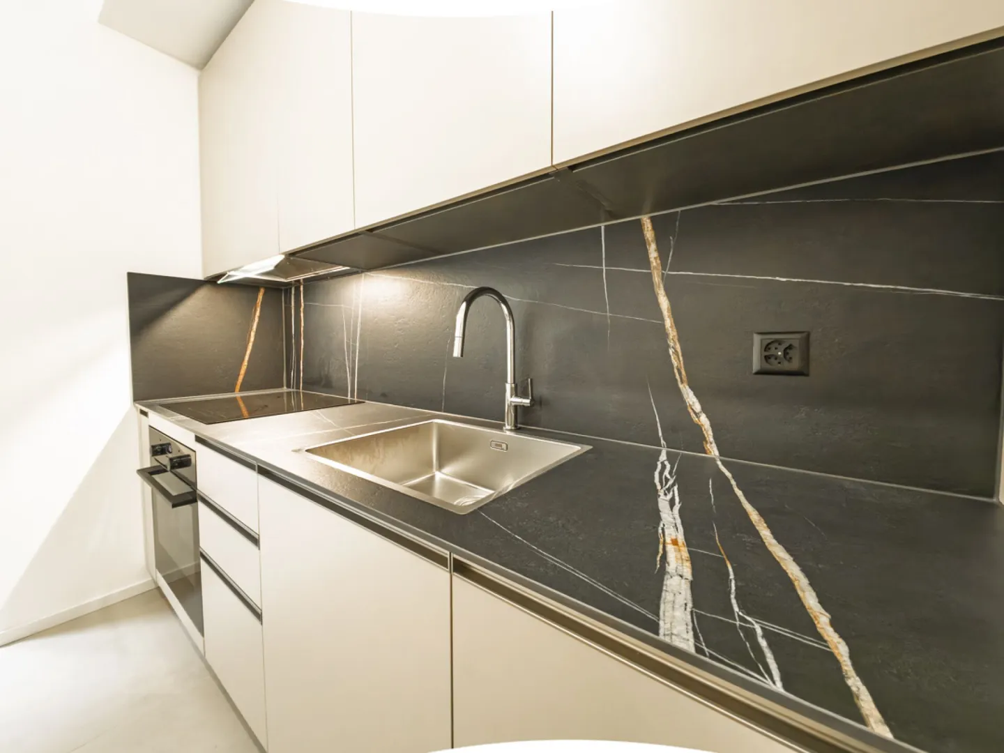 Appartement magnifiquement rénové avec jardin privé - Photo 2 sur 8