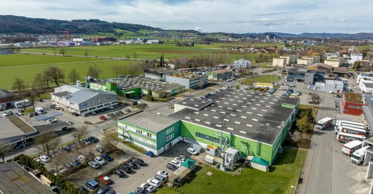 Looking for a new company headquarters? Commercial, production, and storage spaces with office starting from 5,000 m² - Photo 1 of 11