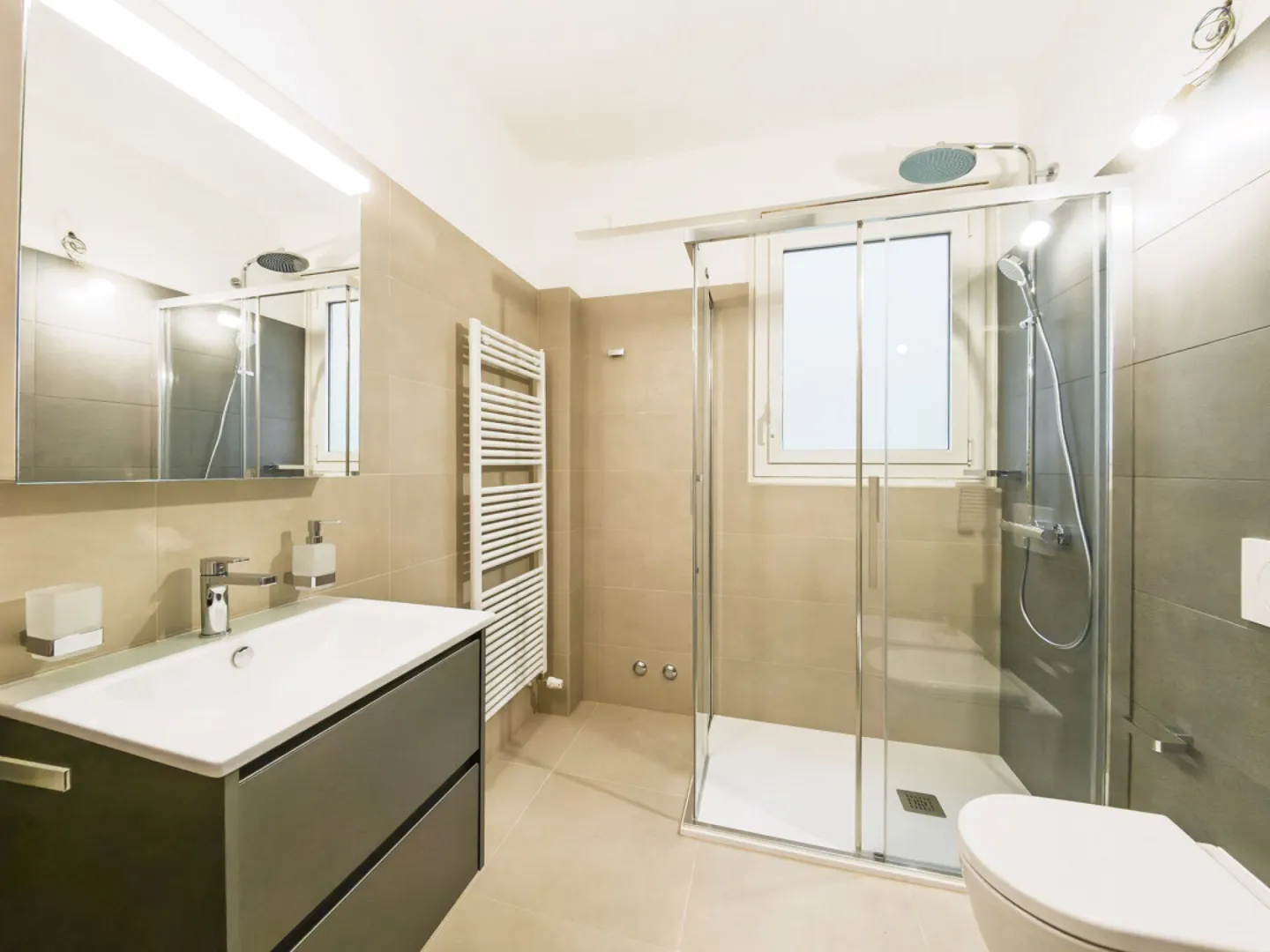 Appartement magnifiquement rénové avec jardin privé - Photo 4 sur 8