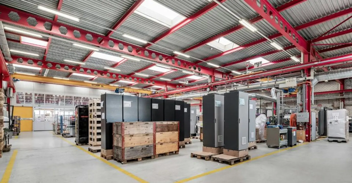 Looking for a new company headquarters? Commercial, production, and storage spaces with office starting from 5,000 m² - Photo 2 of 11