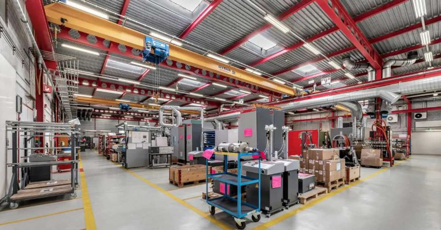 Looking for a new company headquarters? Commercial, production, and storage spaces with office starting from 5,000 m² - Photo 3 of 11