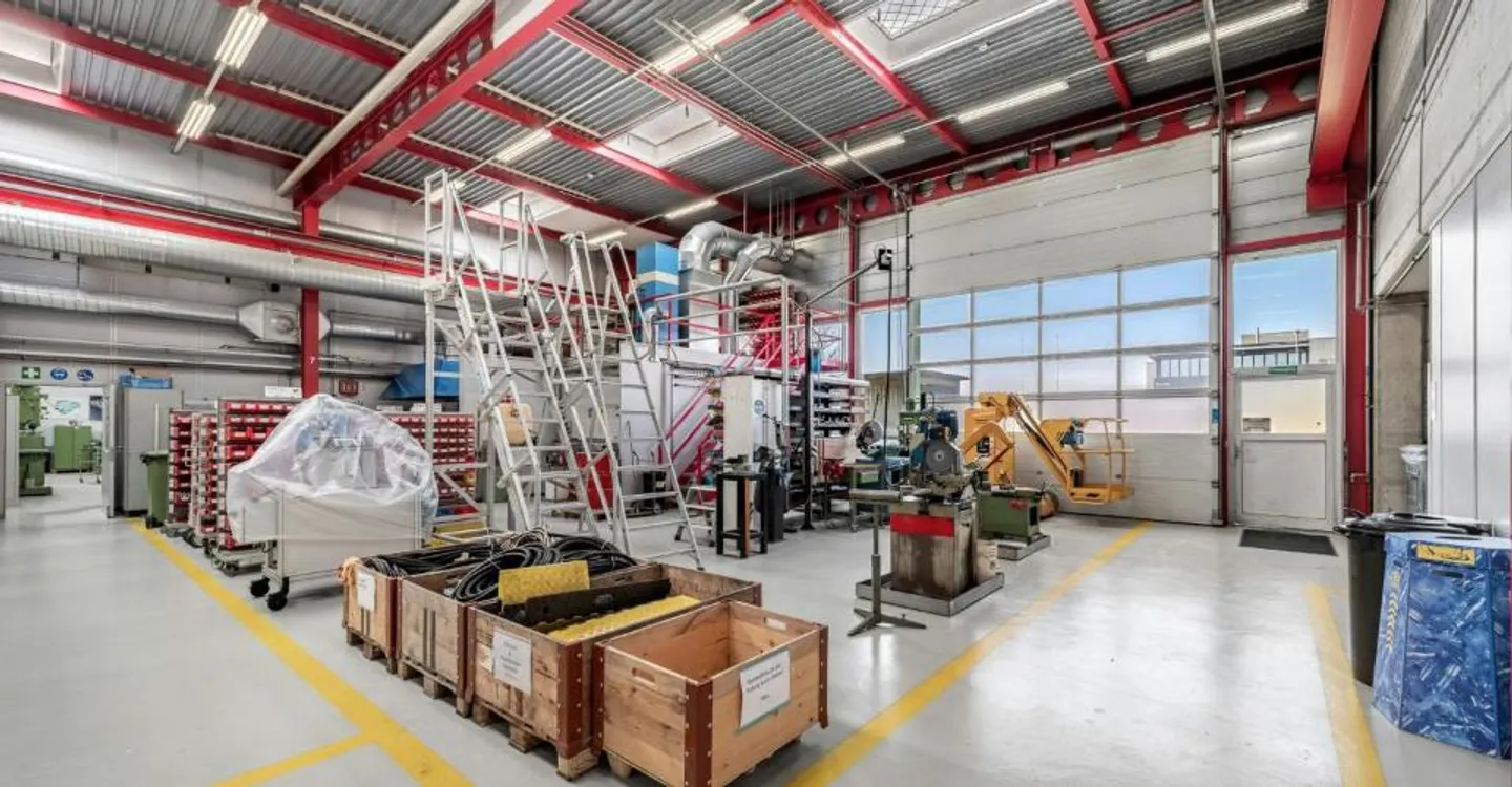 Looking for a new company headquarters? Commercial, production, and storage spaces with office starting from 5,000 m² - Photo 4 of 11