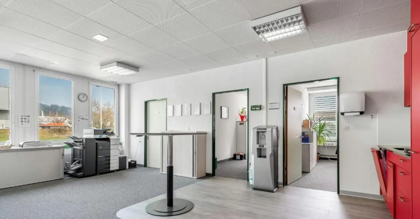 Looking for a new company headquarters? Commercial, production, and storage spaces with office starting from 5,000 m² - Photo 8 of 11
