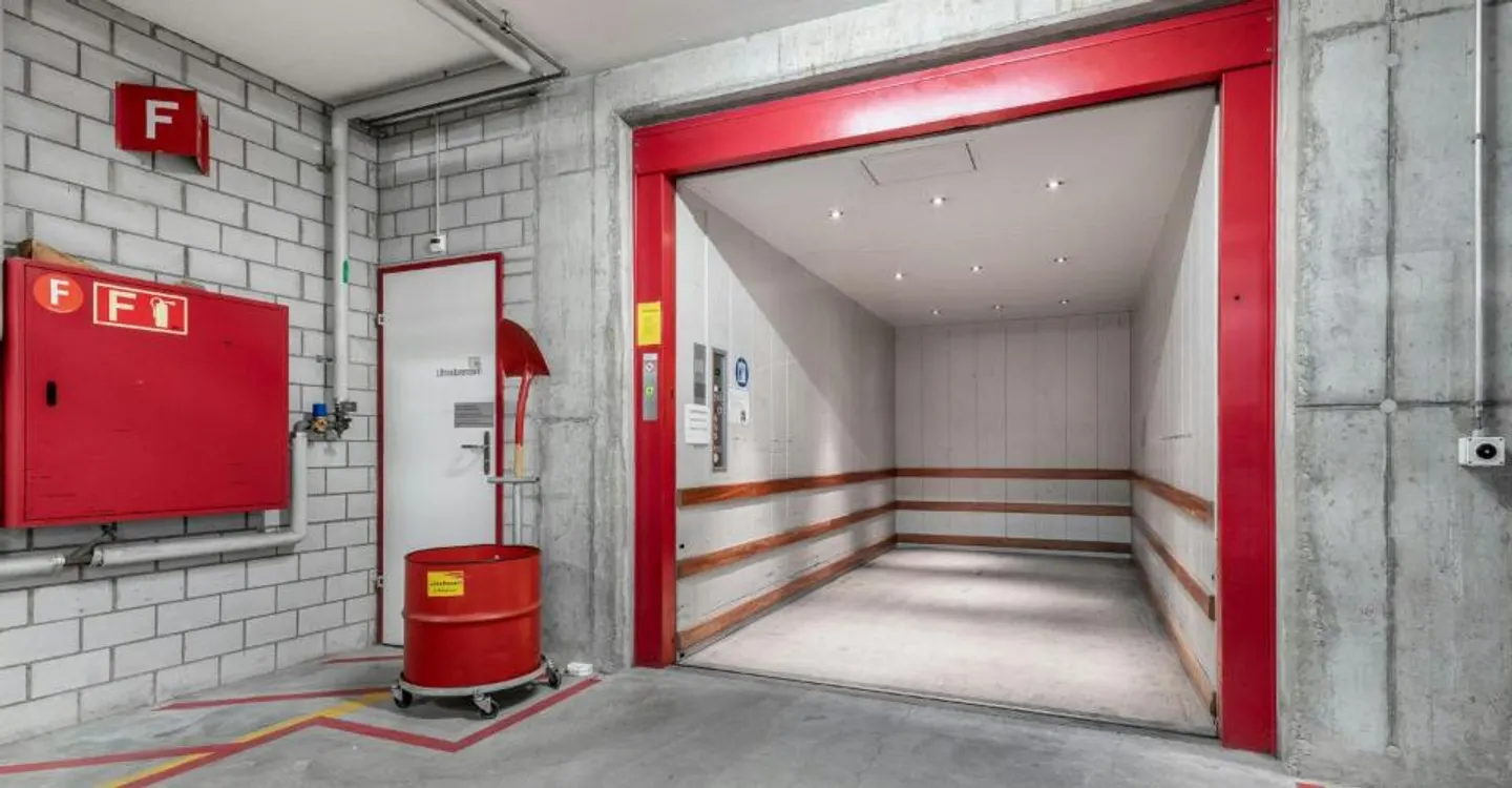 Looking for a new company headquarters? Commercial, production, and storage spaces with office starting from 5,000 m² - Photo 10 of 11