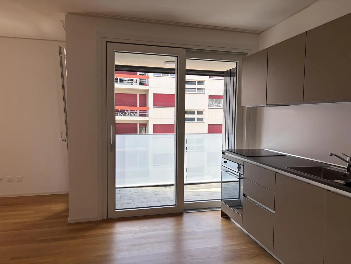 Geräumiges Studio in der oberen Etage im Herzen von Paradiso - Foto 1 von 5
