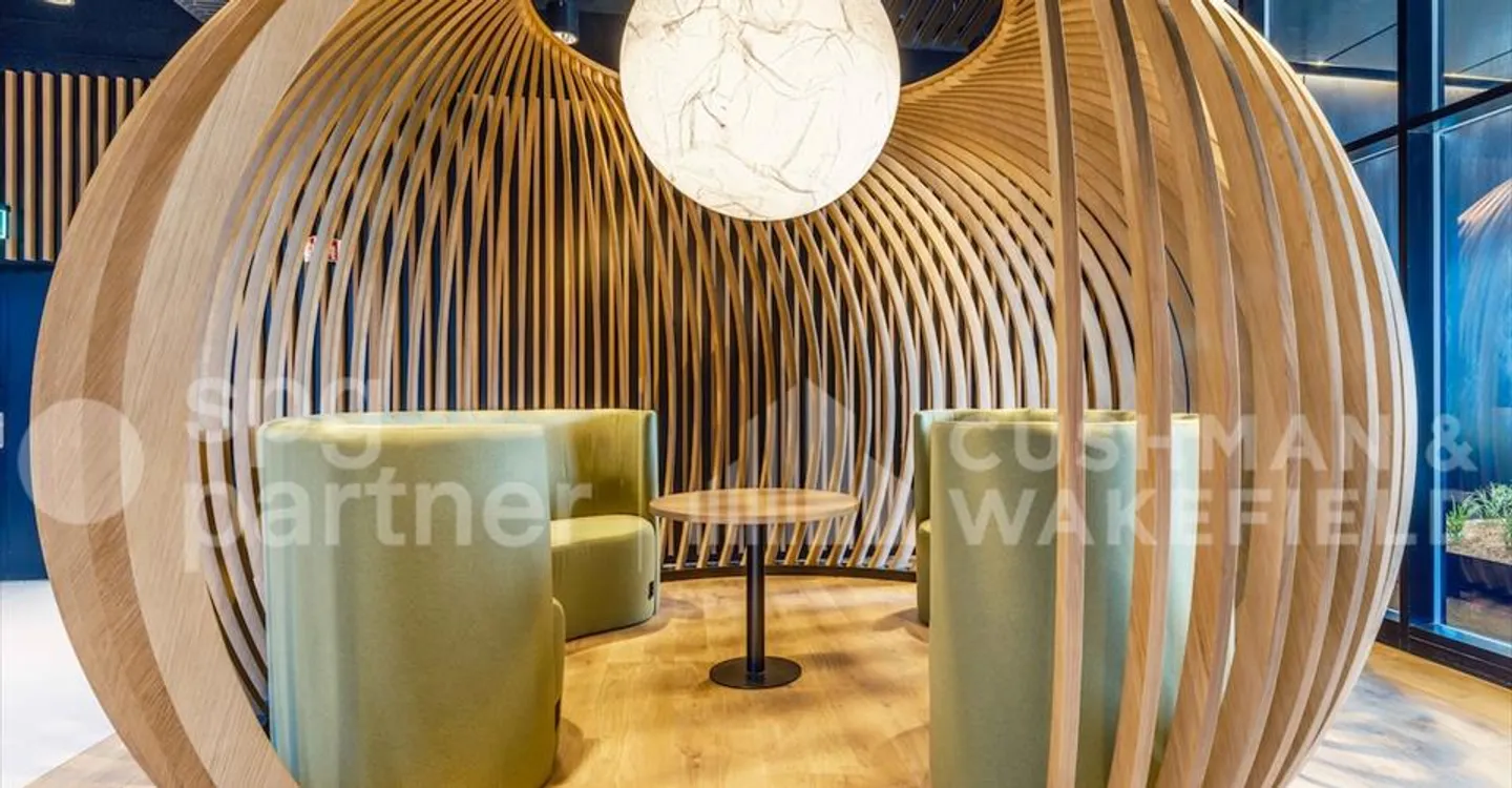 Edificio ad uso misto in affitto - Foto 2 di 10