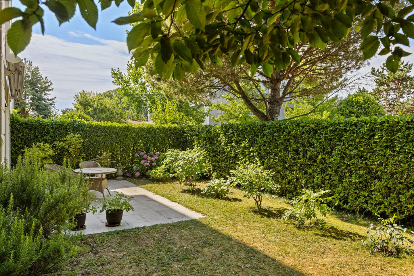 Angenehmes Duplex mit 4,5 Zimmern und großem Garten in Rolle - Foto 2 von 6