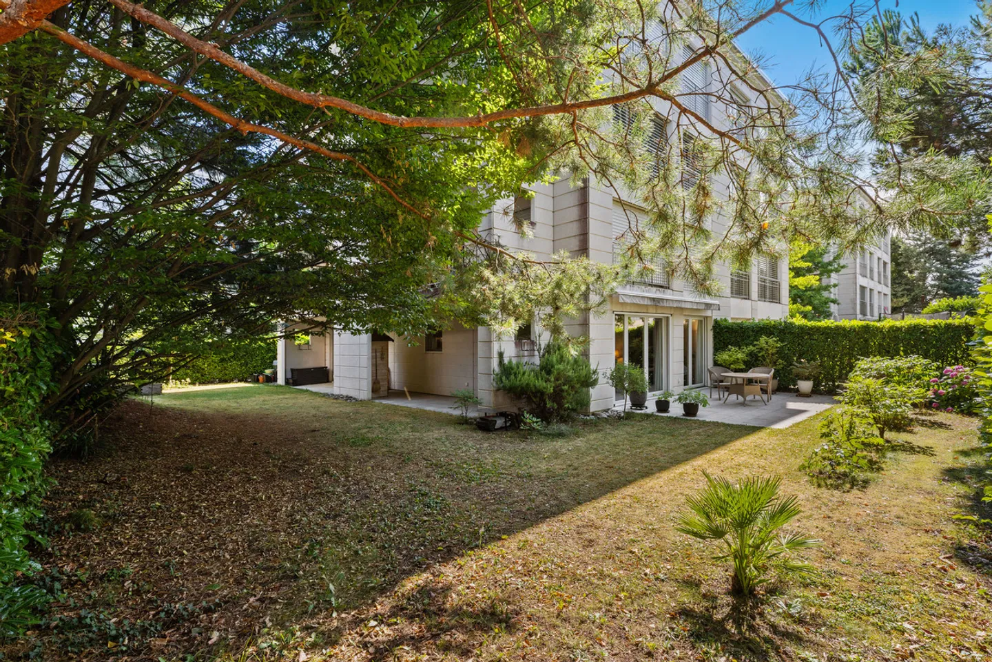 Angenehmes Duplex mit 4,5 Zimmern und großem Garten in Rolle - Foto 1 von 6