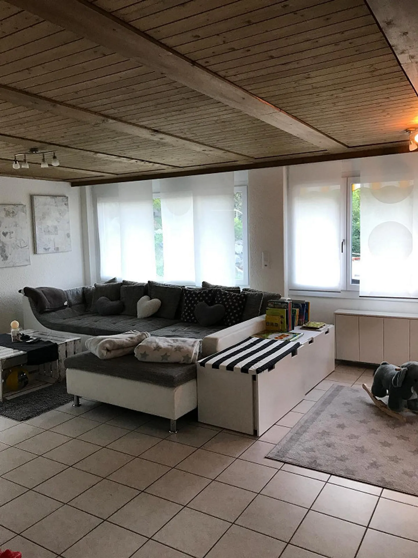 large, bright 4 1-2 room apartment - Photo 1 of 4